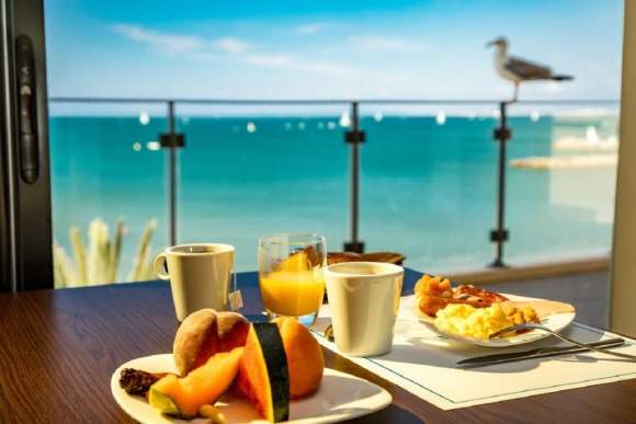 Petit déjeuner terrasse